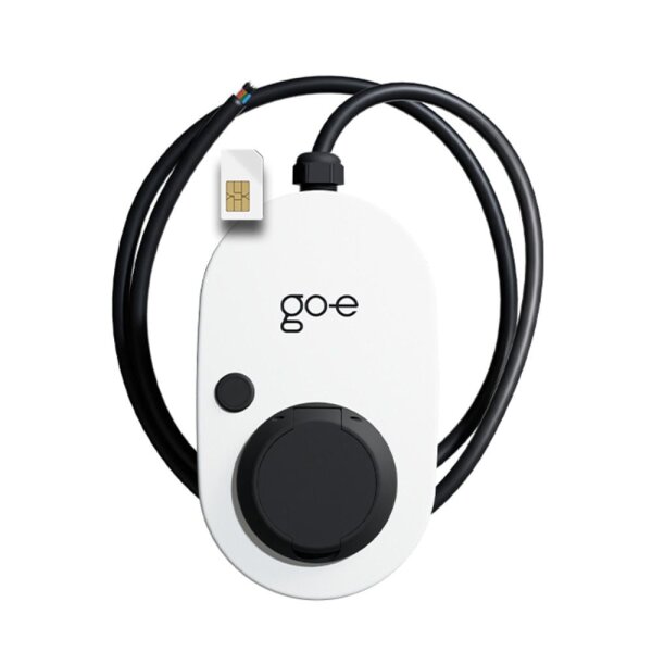 Weiße go-e Gemini 2.0 Wallbox mit schwarzem Kabel und eSim